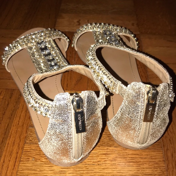 Express Sandals ✨ - Picture 3 of 4